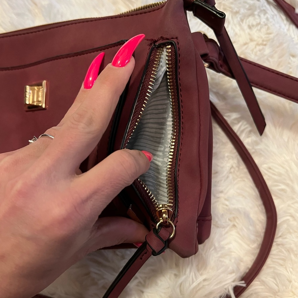 Maroon colored Crossbody bag - Picture 5 of 6